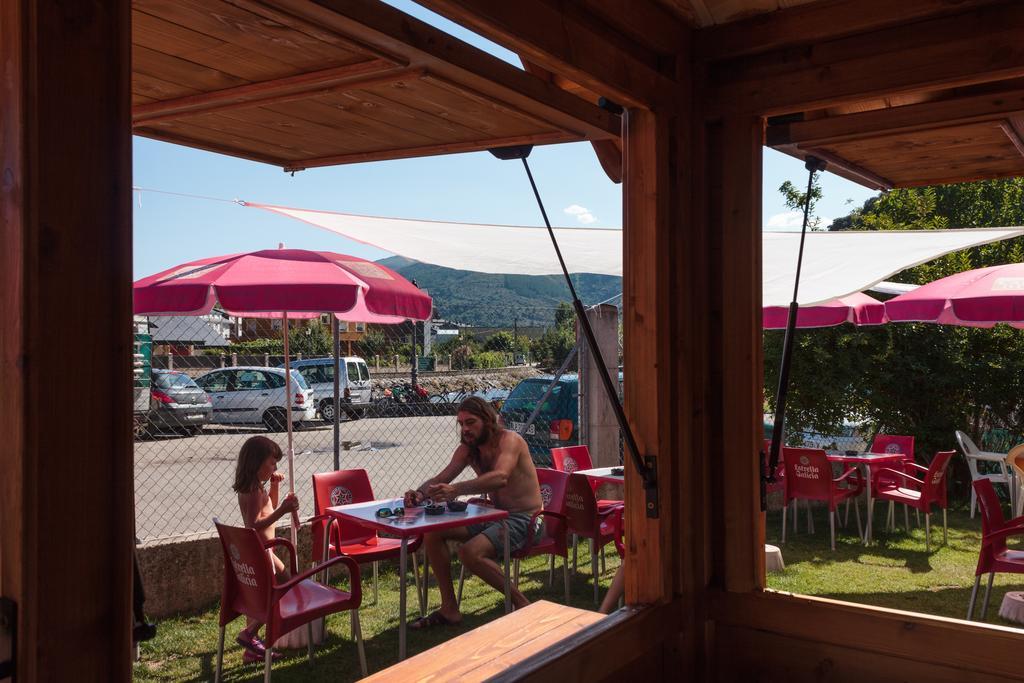 Hostal Tres Campanas Villafranca Del Bierzo Exterior foto